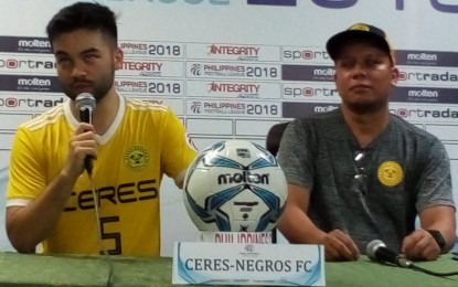 <p><strong>AFTER THE GAME.</strong> Ceres-Negros assistant coach Ronald Ian Treyes (right) with 'Man of the Match' Mike Ott during the post-game press conference in Bacolod City Wednesday night (April 4, 2018). <em>(Photo by Nanette L. Guadalquiver)</em></p>